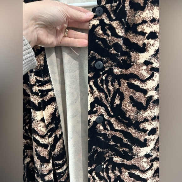 Women's Tiger Print Tunic Blouse Size 1X Animal Casual Mature Preppy Festive - Picture 3 of 6